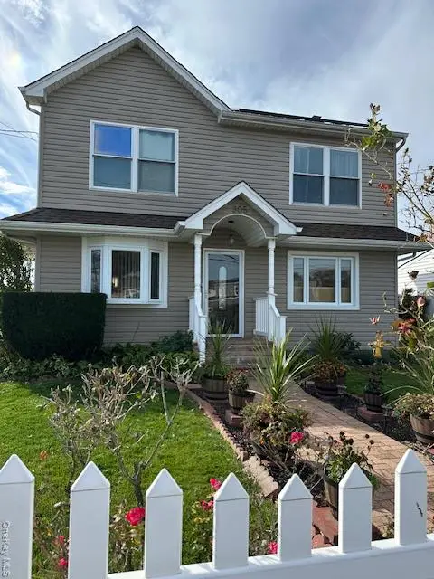 305 S Strong Avenue, Copiague, NY 11726