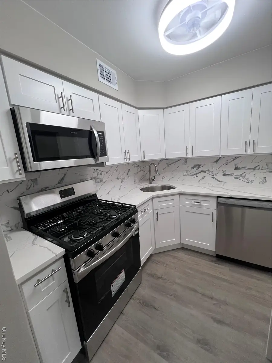 305 Fairview Circle, Middle Island, NY 11953 - #3