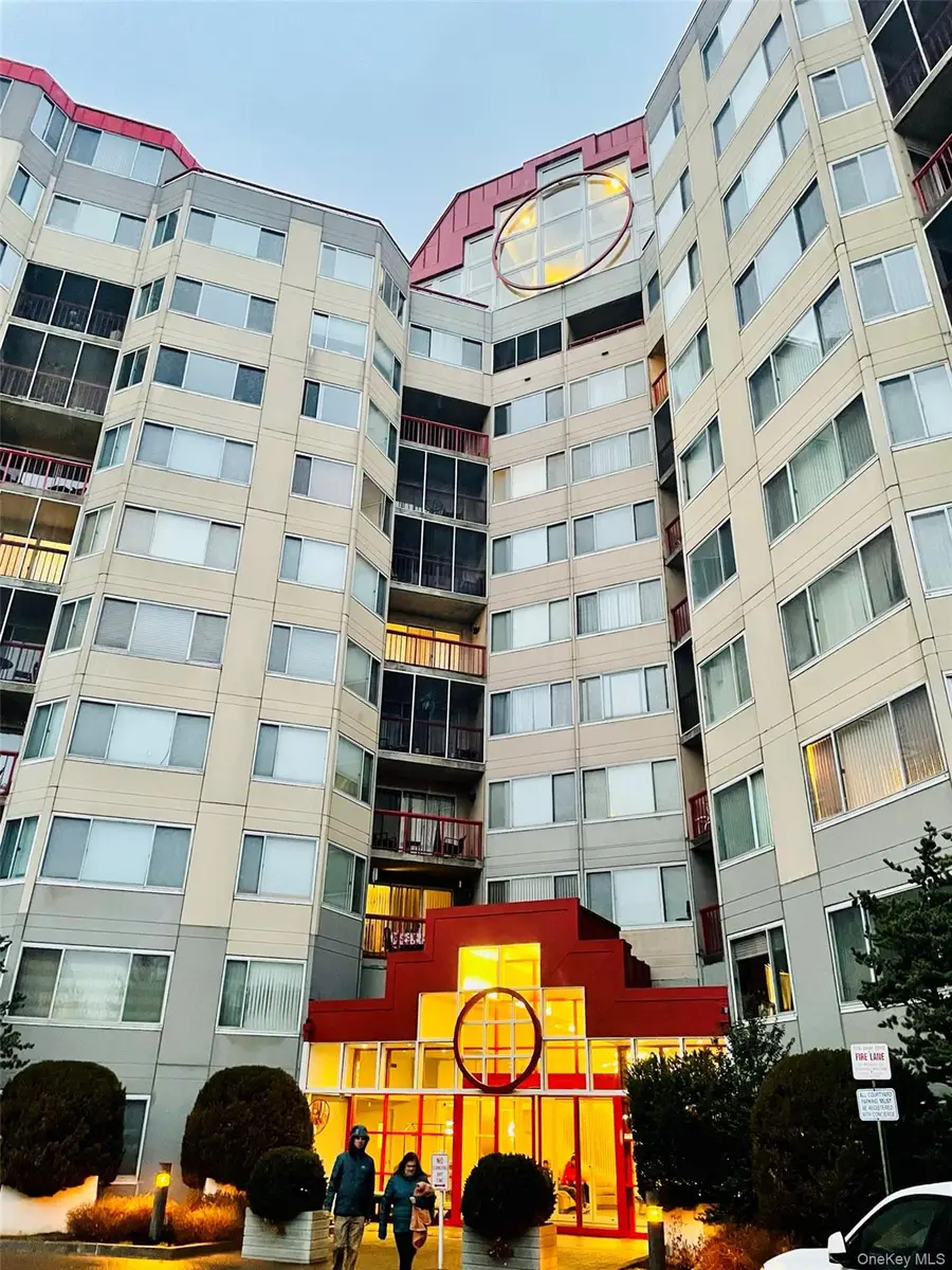 10 Stewart Pl #2GE, White Plains, NY 10603 - #2