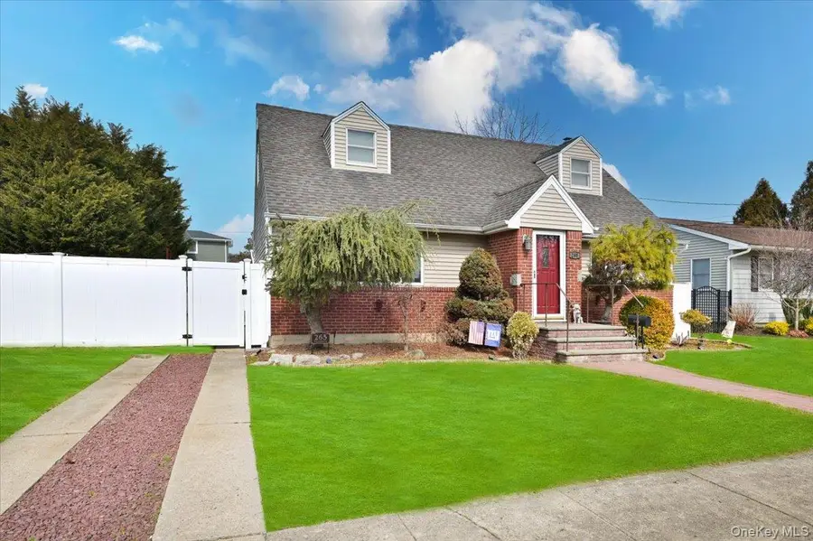 265 N Syracuse Avenue, Massapequa, NY 11758 - #2