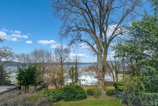 1 Chestnut Court, Dobbs Ferry, NY 10522