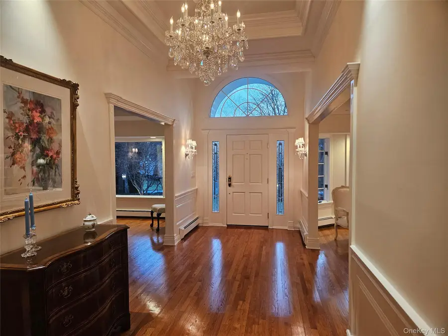 1 Northwood Court, Woodbury, NY 11797 - #2