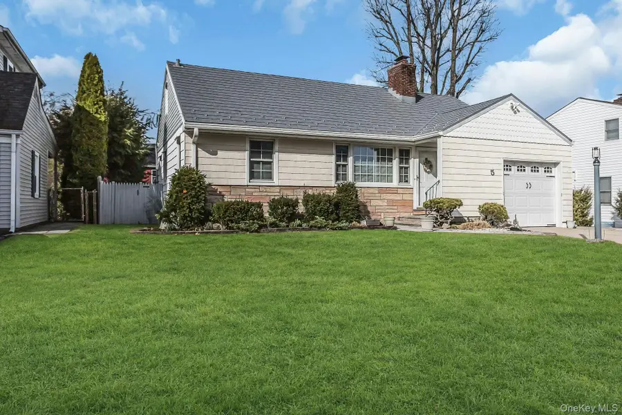 5 Sherwood Road, Glen Cove, NY 11542 - #3
