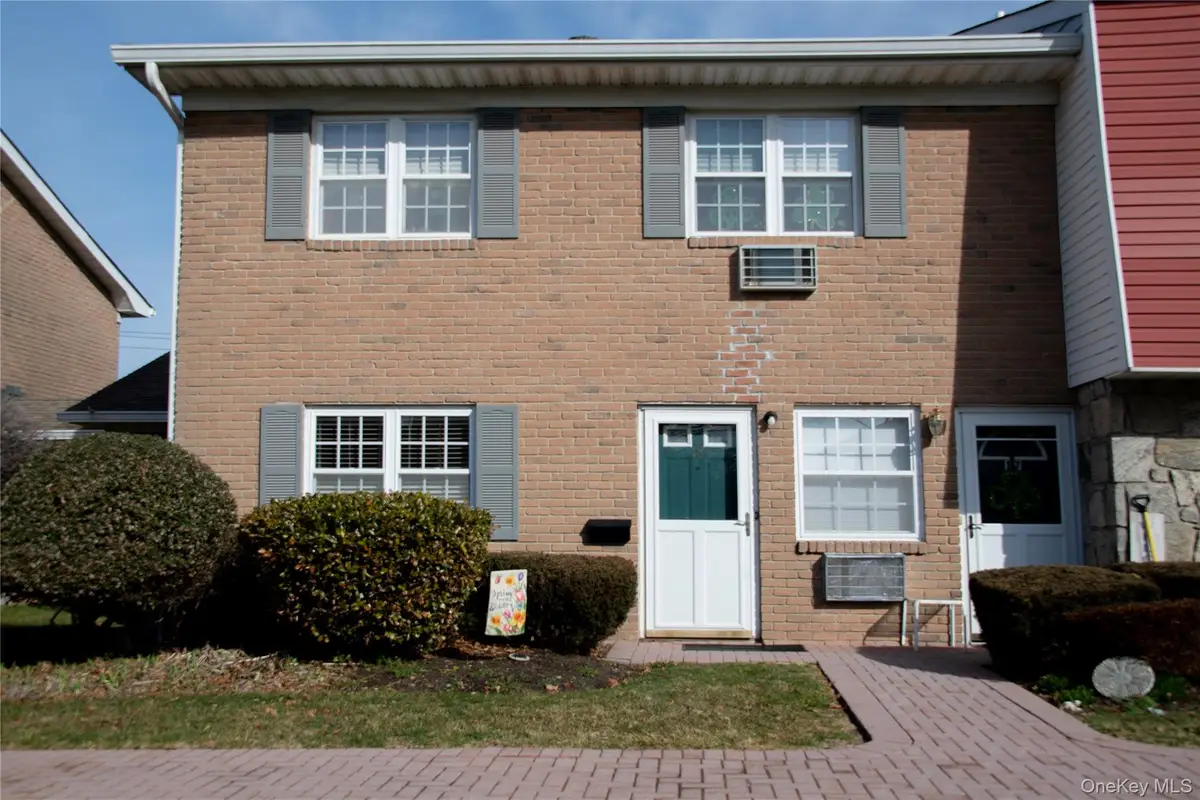 18 Springwood Drive #A, North Babylon, NY 11703 - #1