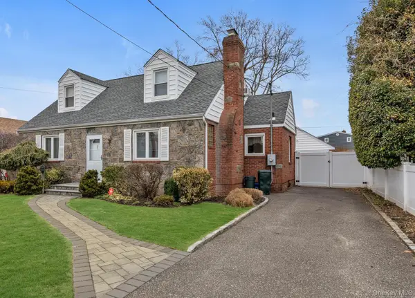 87 Powell Avenue, Merrick, NY 11566