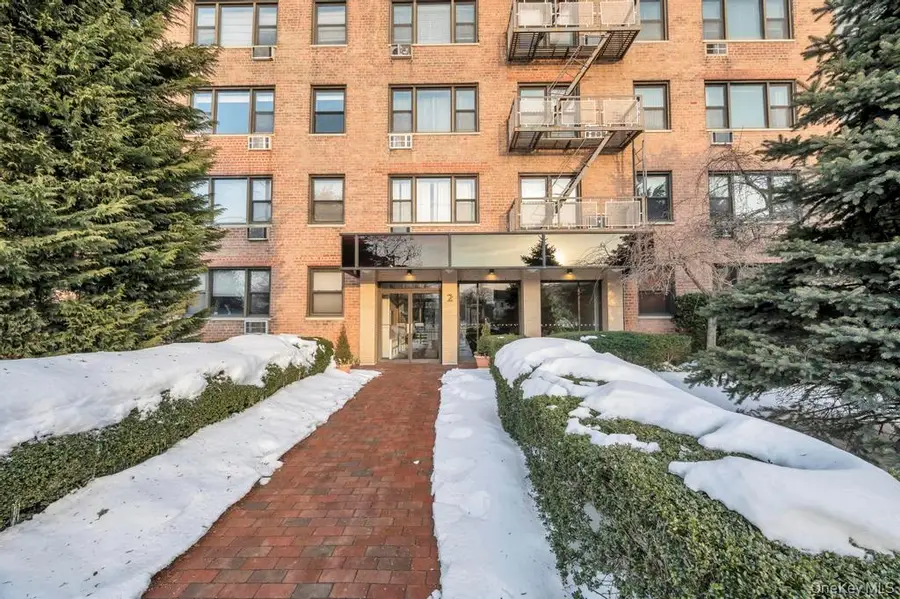 2 Birchwood Court #3D, Mineola, NY 11501 - #2