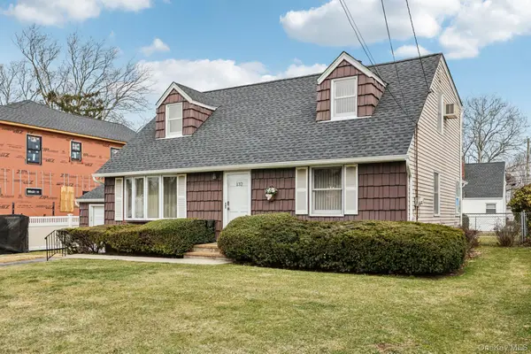 132 Albertson Parkway, Albertson, NY 11507