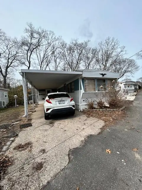 658 Sound Ave #E-5, Calverton, NY 11933