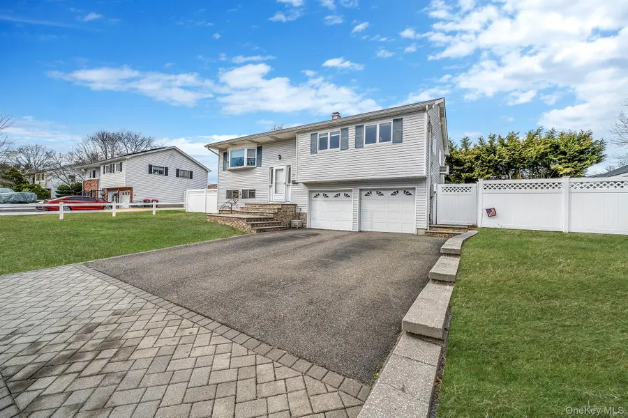 317 Garden City Street, Islip Terrace, NY 11752 - #3