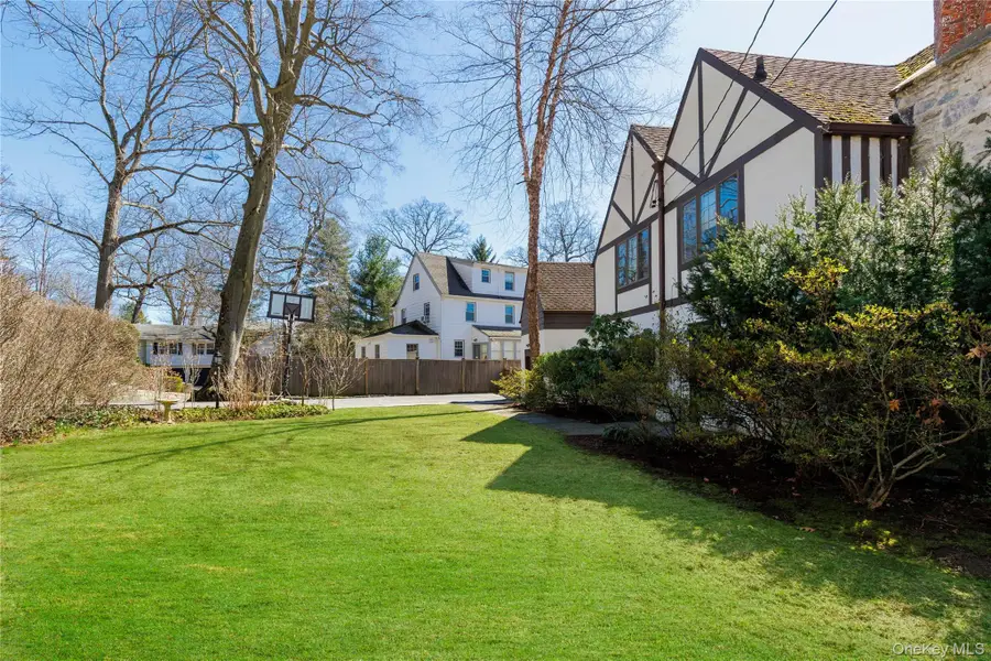 6 Walbrooke Circle, Scarsdale, NY 10583 - #2