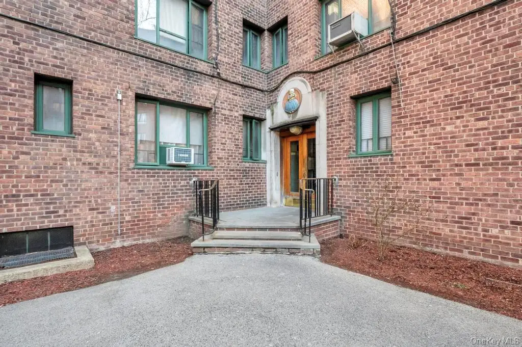 1690 Metropolitan Avenue #1E, Bronx, NY 10462 - #1