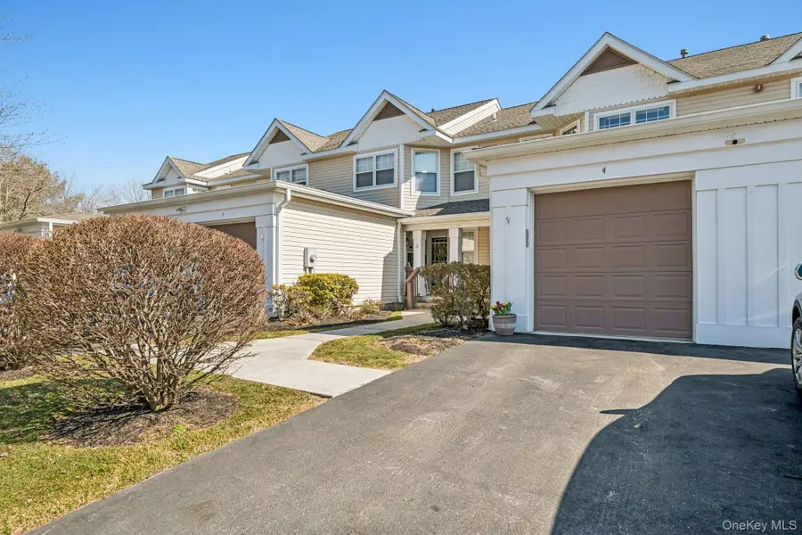 4 Commodore Circle, Port Jefferson Station, NY 11776 - #3