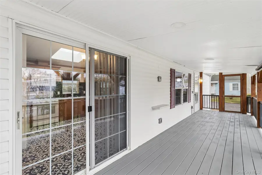 37 Hubbard Ave #5, Riverhead, NY 11901 - #3