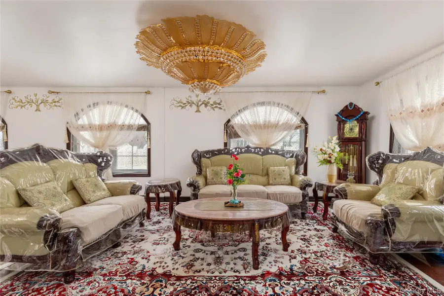 26504 79th Avenue, Glen Oaks, NY 11004 - #3