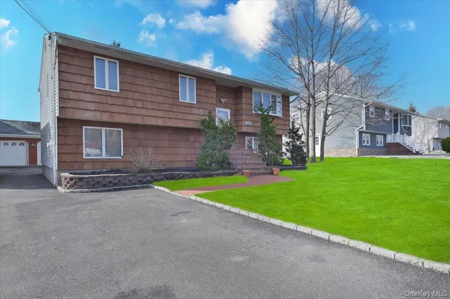 332 Sea Cliff Street, Islip Terrace, NY 11752 - #3