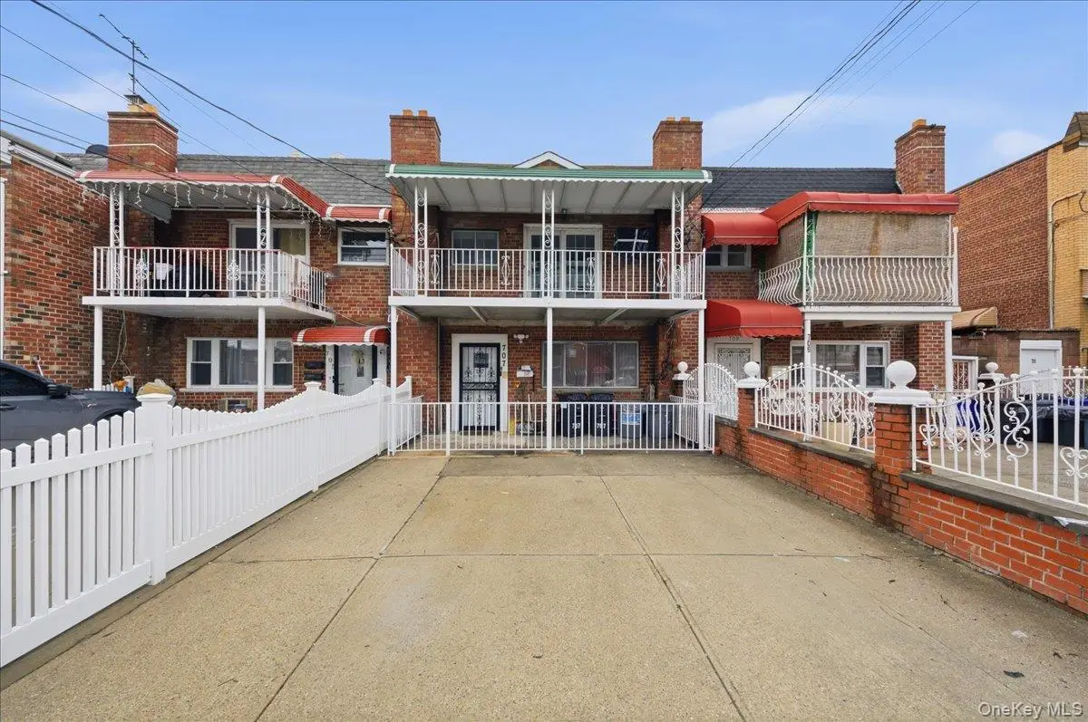 707 Hollywood Avenue, Bronx, NY 10465 - #1