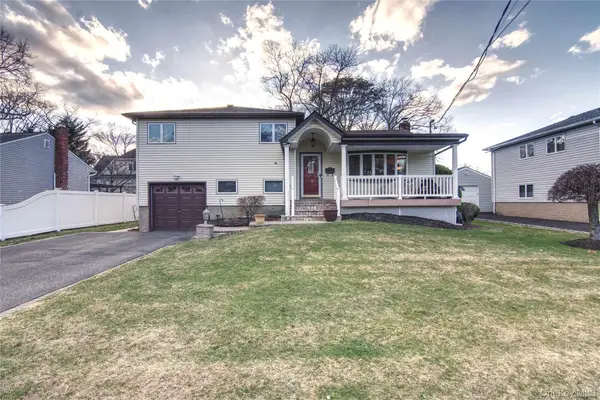 146 East Drive, Massapequa, NY 11758