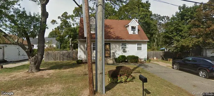 11 Holbrook Street, Bay Shore, NY 11706 - #3