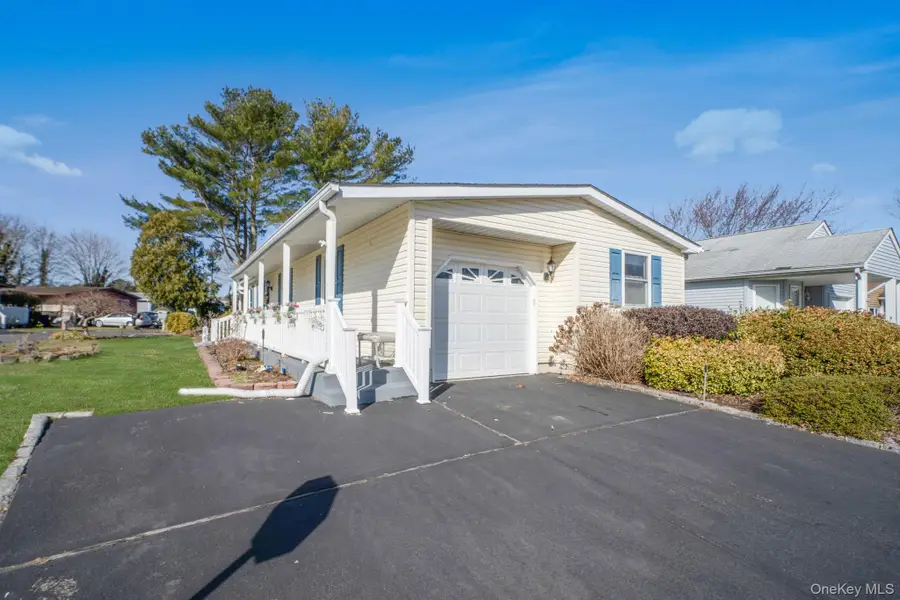 2 Dogwood Lane, Manorville, NY 11949 - #3