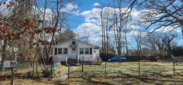 85 Woodside Road, Mastic Beach, NY 11951