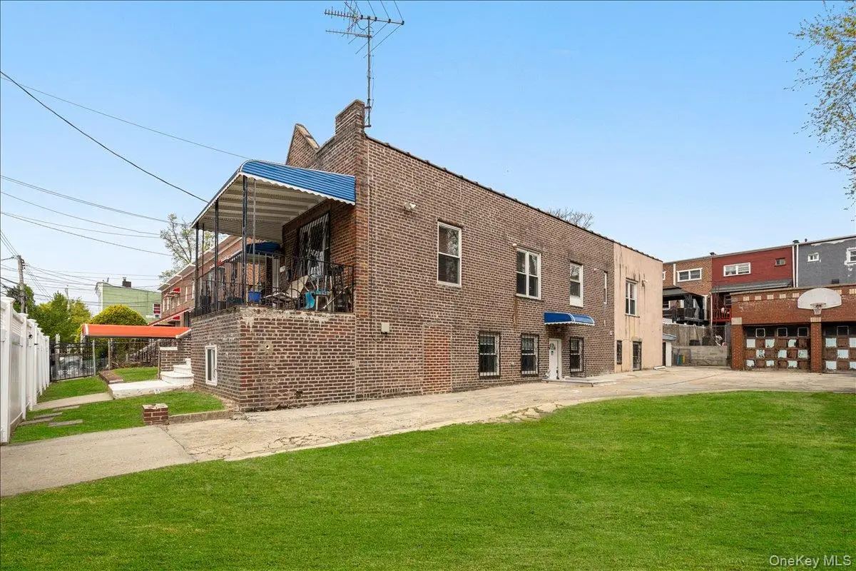 1021 E 213th Street #1, Bronx, NY 10469 - #1