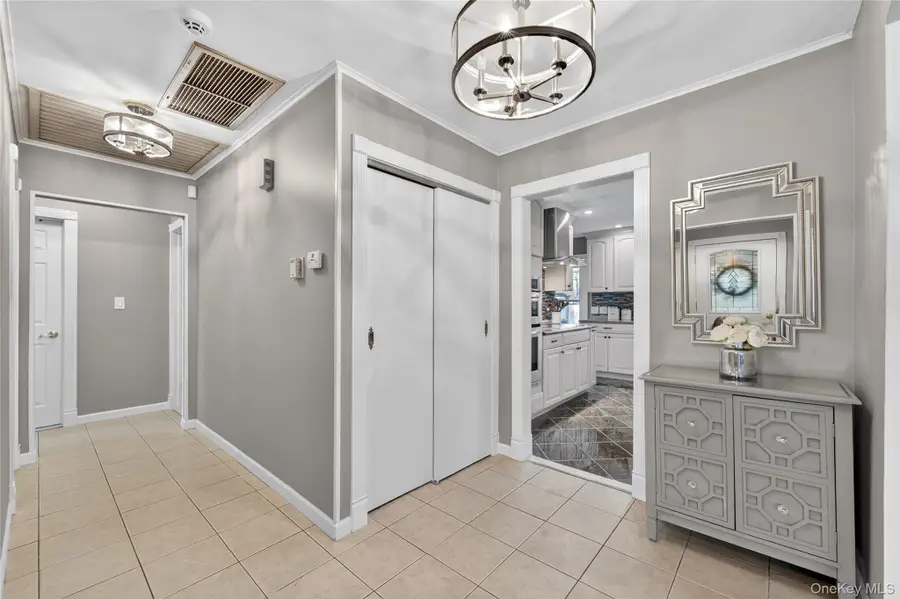 661 Garner Place, East Meadow, NY 11554 - #3