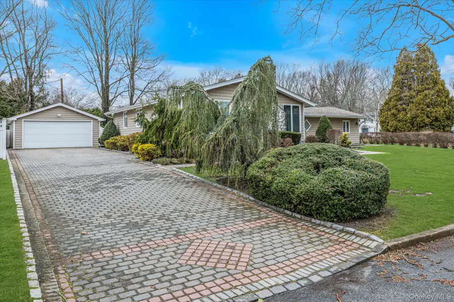 9 Lauren Avenue, Dix Hills, NY 11746 - #2