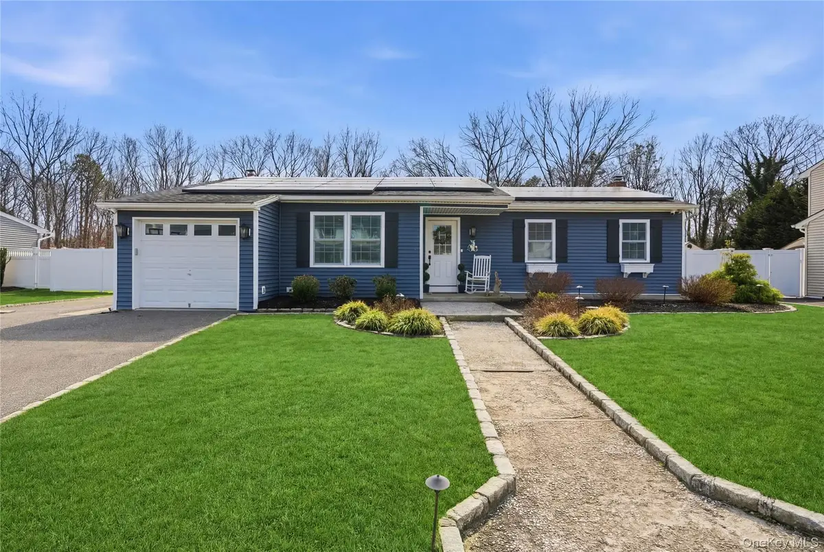 28 Berkshire Road, Holbrook, NY 11741 - #1