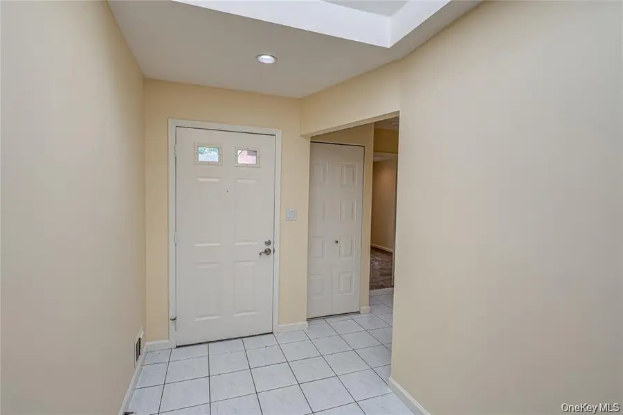 52 Admirals Drive E, Bay Shore, NY 11706 - #2