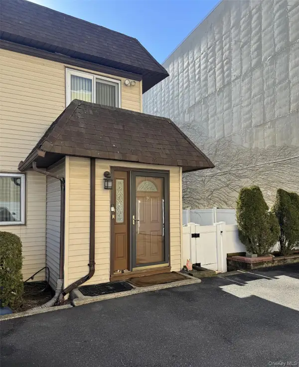 88 E Valley Stream Boulevard #9, Valley Stream, NY 11580