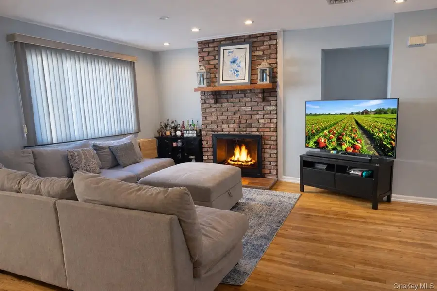 88 E Valley Stream Boulevard #9, Valley Stream, NY 11580 - #3