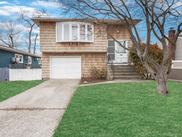 715 Mccall Avenue, West Islip, NY 11795