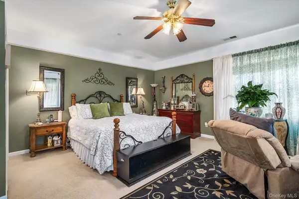 137 Francesca Way, Amityville, NY 11701