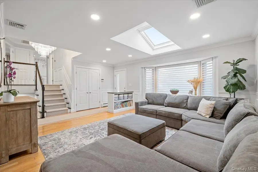 45 Winthrop Road, Plainview, NY 11803 - #3