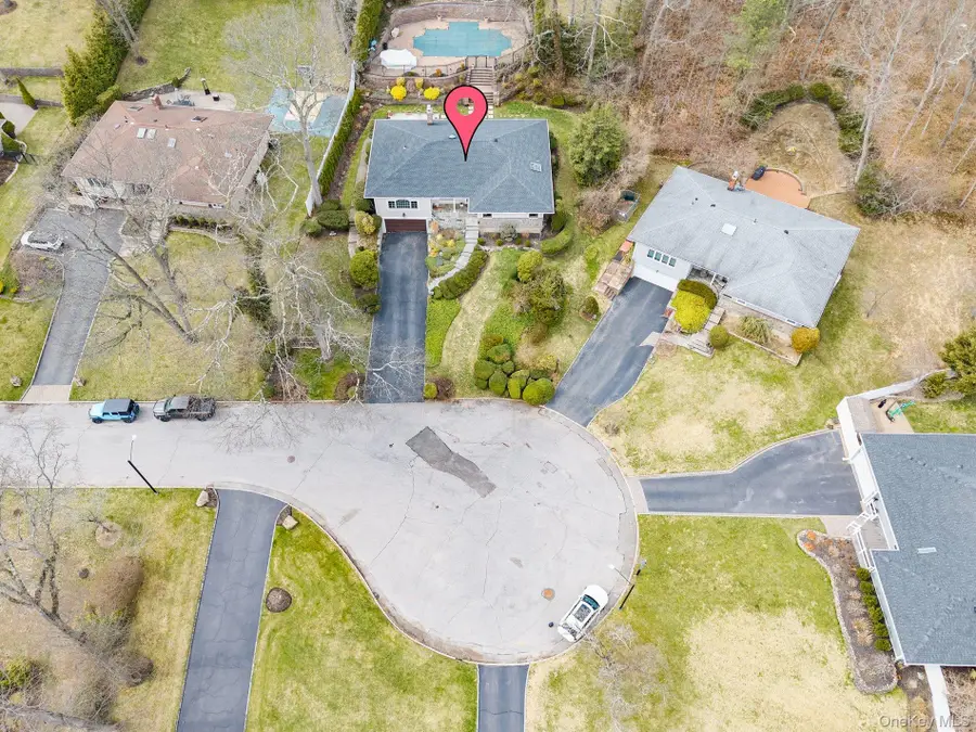 60 Ridge Drive, Plainview, NY 11803 - #3