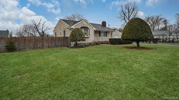 4 Roosevelt Street, Brentwood, NY 11717