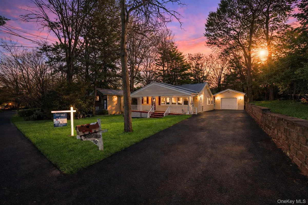 10 Pinedale Avenue, Farmingville, NY 11738 - #1