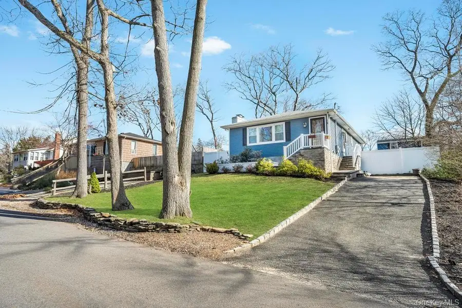 16 Jerome Road, Sound Beach, NY 11789 - #2