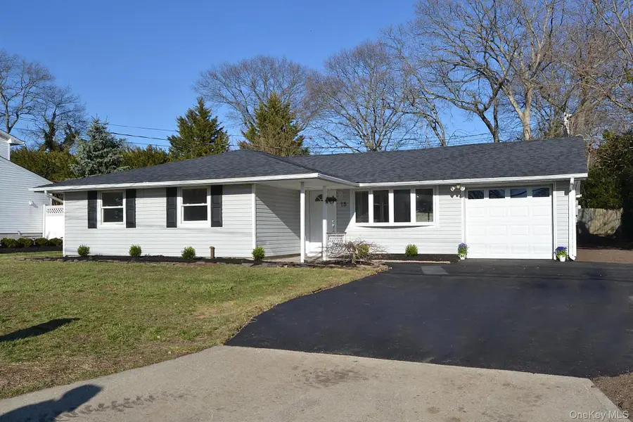 15 Allegheny Drive E, Farmingville, NY 11738 - #2