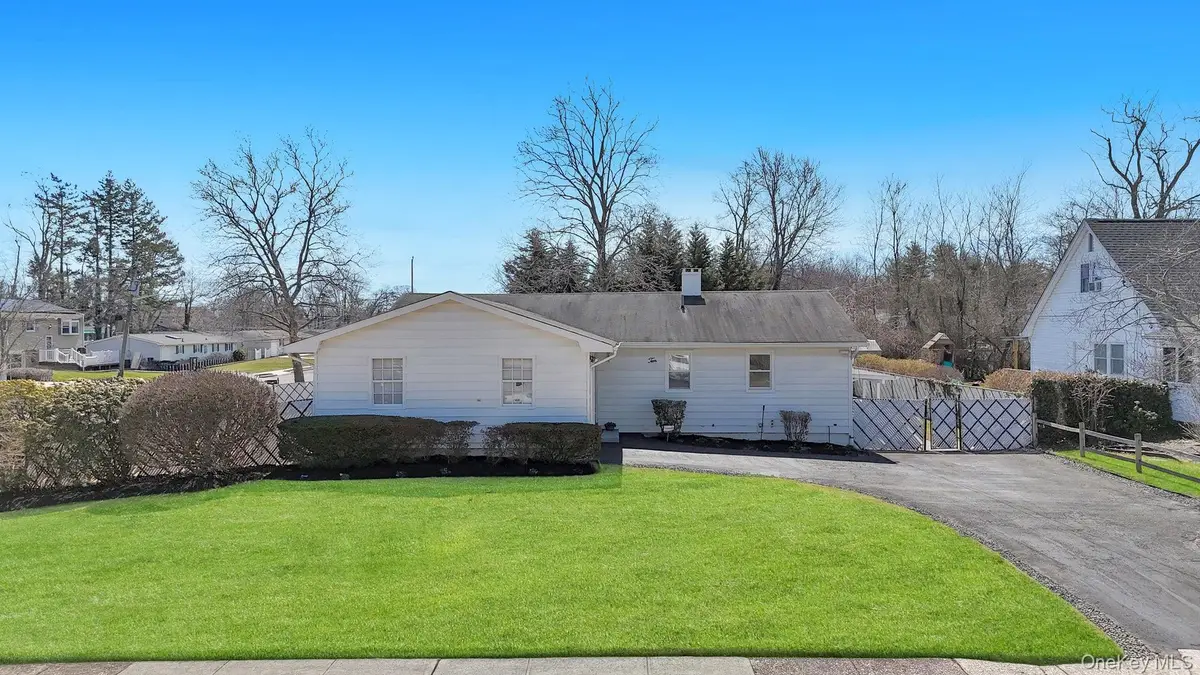 10 Sutton Place, Ronkonkoma, NY 11779 - #1