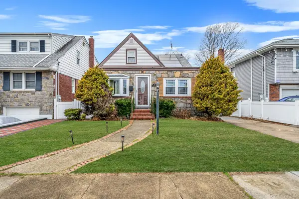 12 Edna Court, Valley Stream, NY 11580