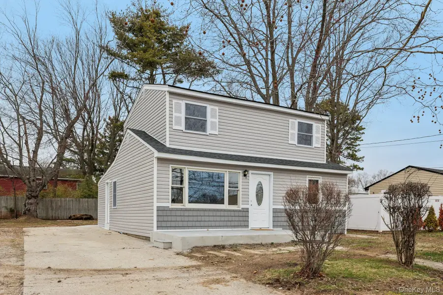 33 E Cherry Street, Central Islip, NY 11722 - #3