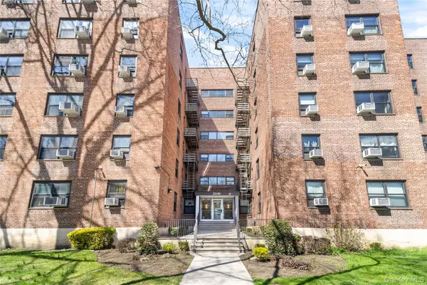 211-01 75th Avenue #4O, Oakland Gardens, NY 11364