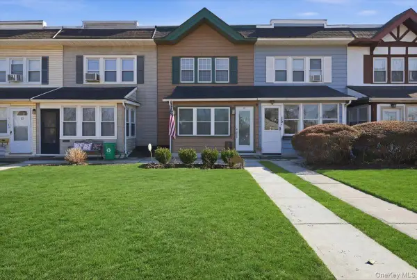 17 Meadow Street, Garden City, NY 11530