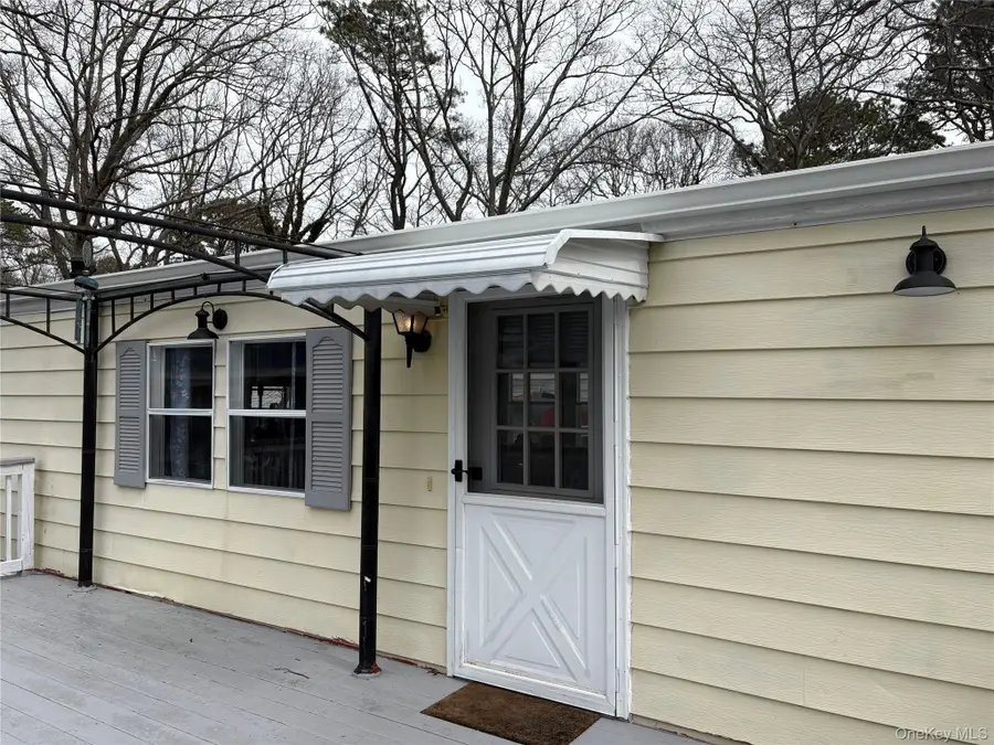 525/82 Riverleigh, Riverhead, NY 11901 - #3