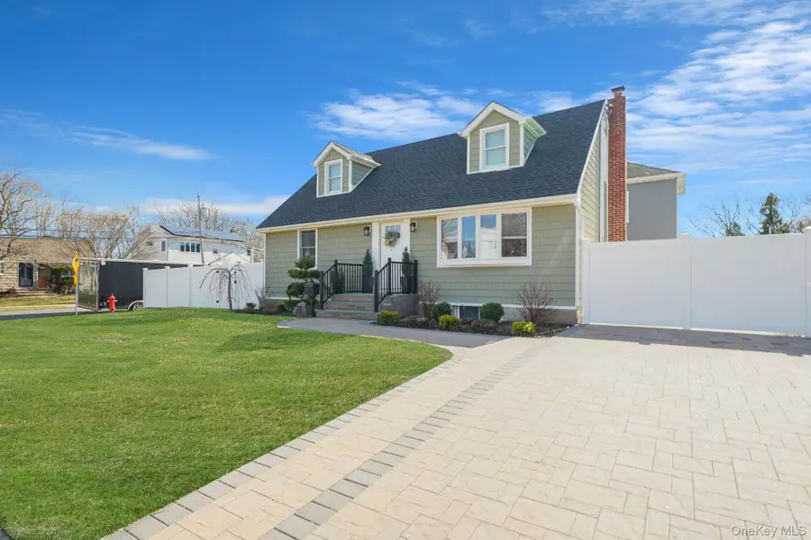 21 Adams Street N, Farmingdale, NY 11735 - #2