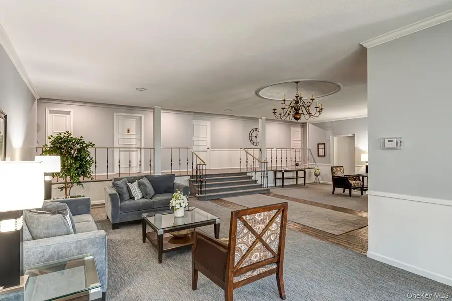 1 Bengeyfield Drive #2B, East Williston, NY 11596 - #3