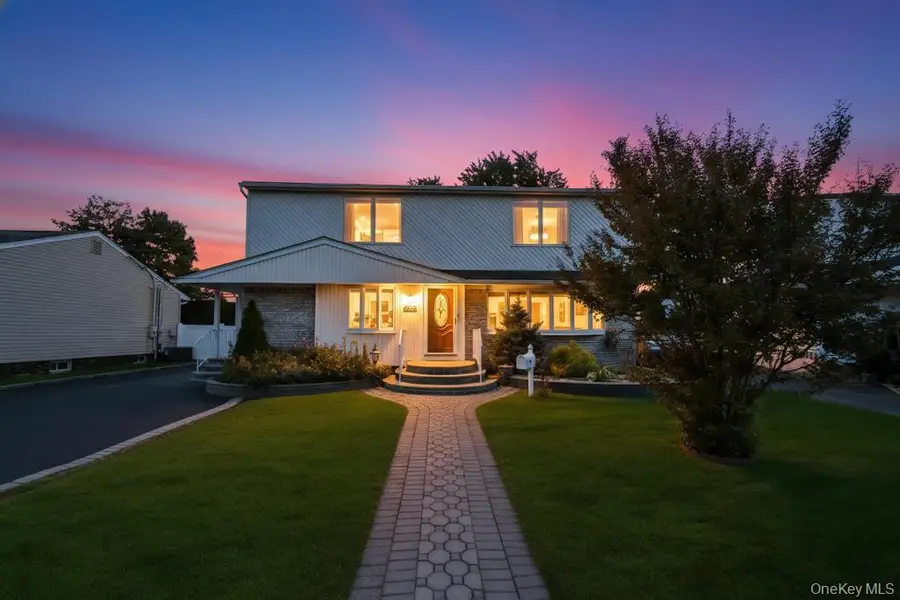 30 Andover Lane, Hicksville, NY 11801 - #2