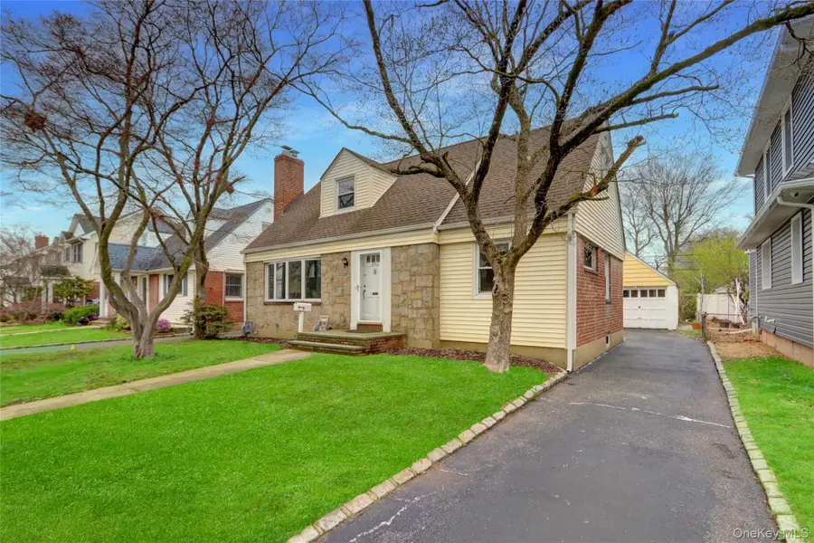 892 Bryant Avenue, New Hyde Park, NY 11040 - #2