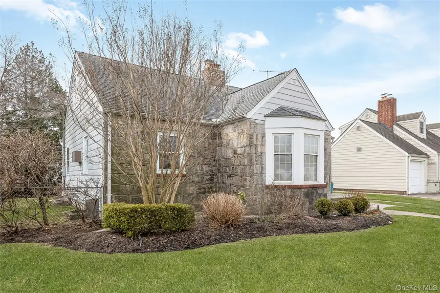 124 Greystone Road, Rockville Centre, NY 11570 - #2